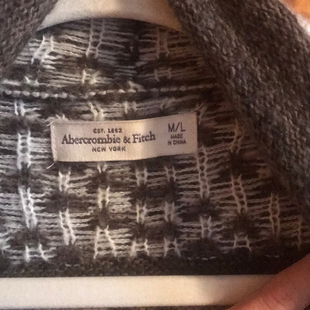 Aztec sweater - Picture 2 of 2